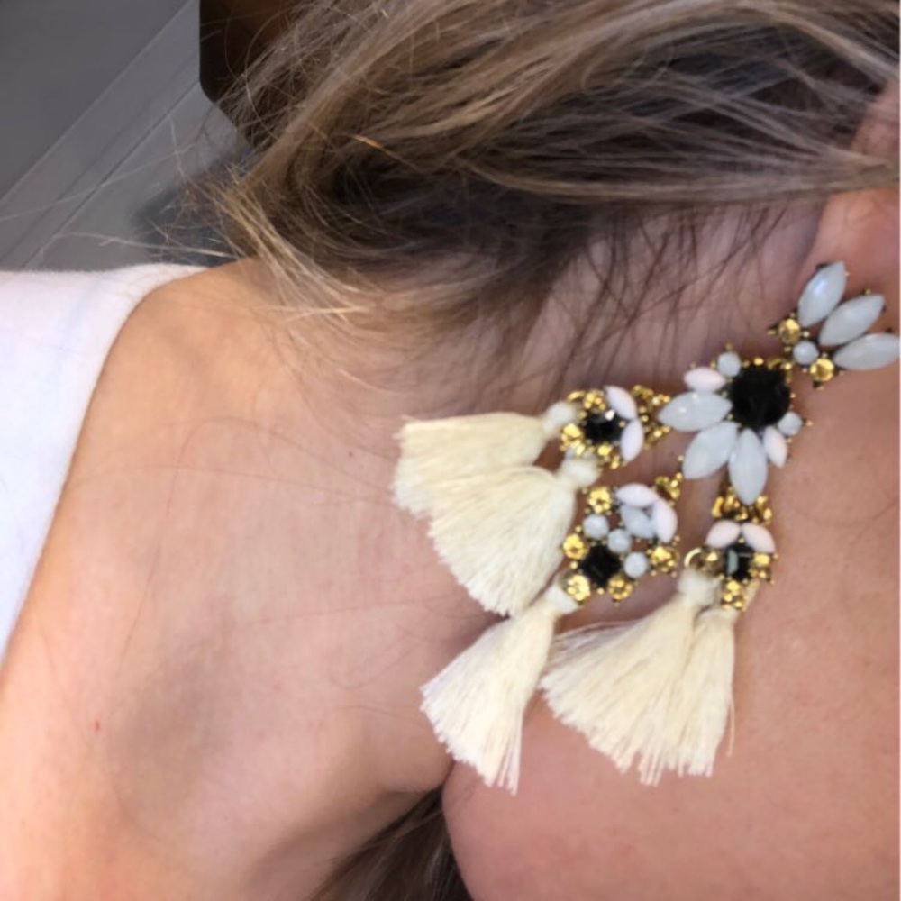 ‘Susan’ Exaggerated statement earring - Picture 4 of 6